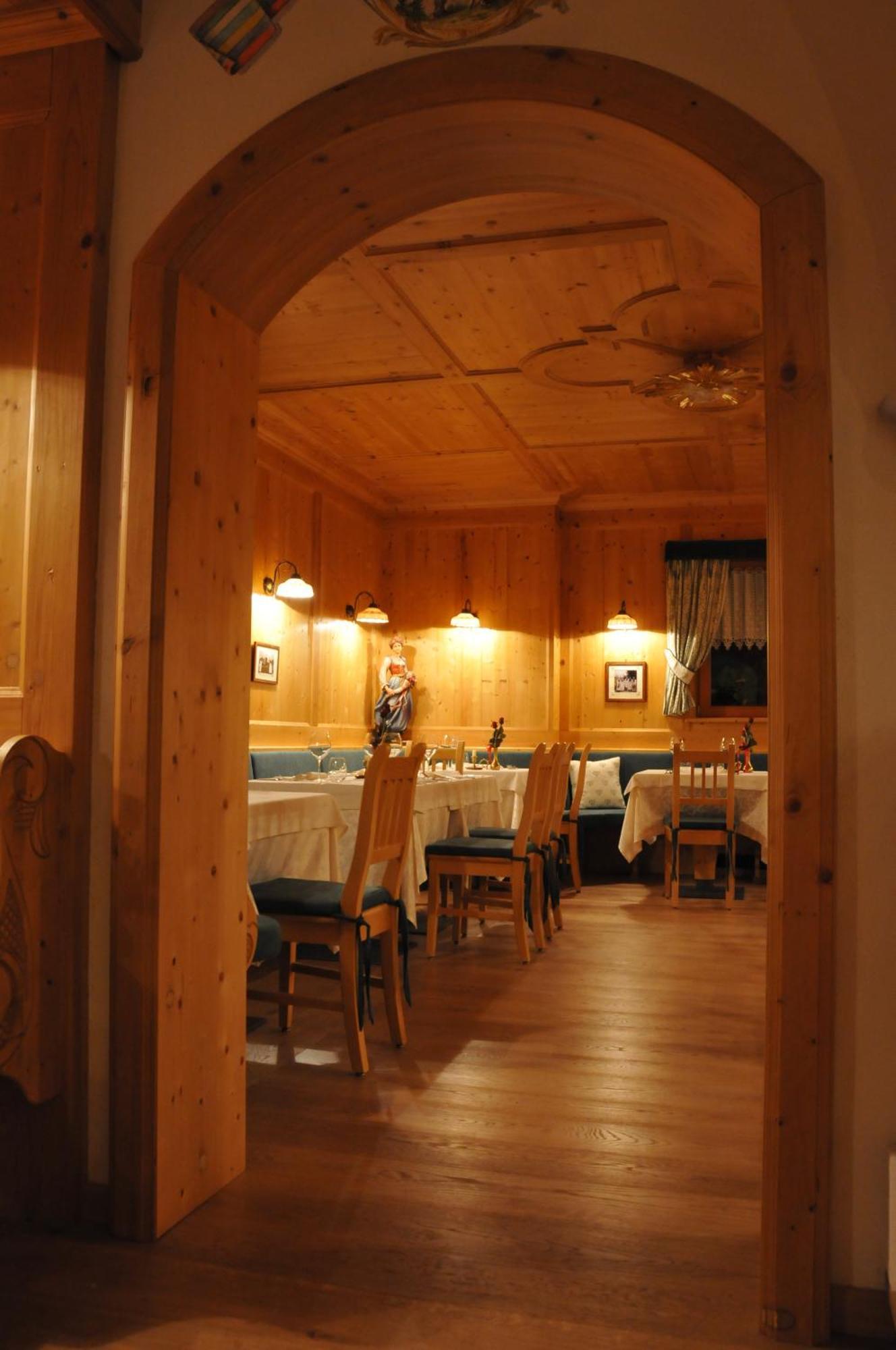 Hotel Valacia Pozza di Fassa Exterior foto