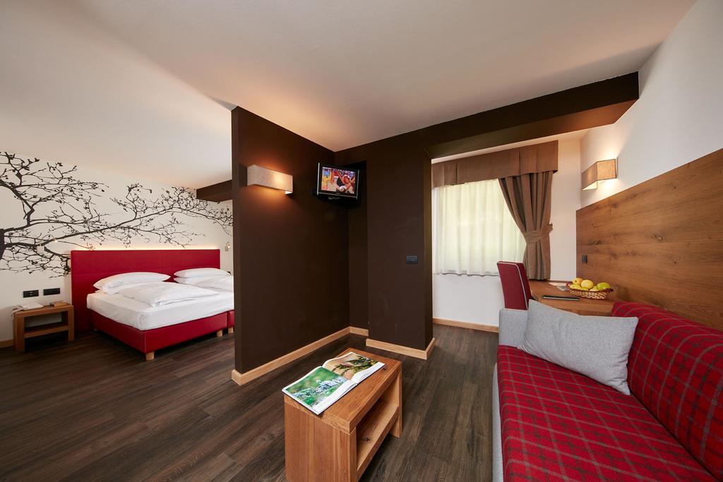 Hotel Valacia Pozza di Fassa Habitación foto