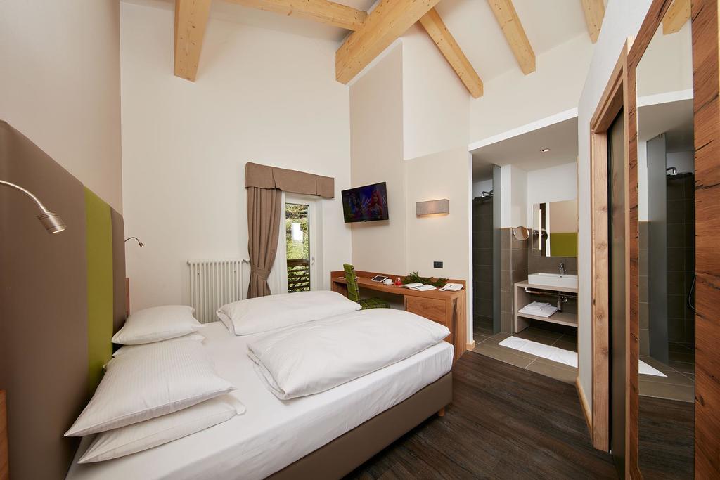 Hotel Valacia Pozza di Fassa Habitación foto